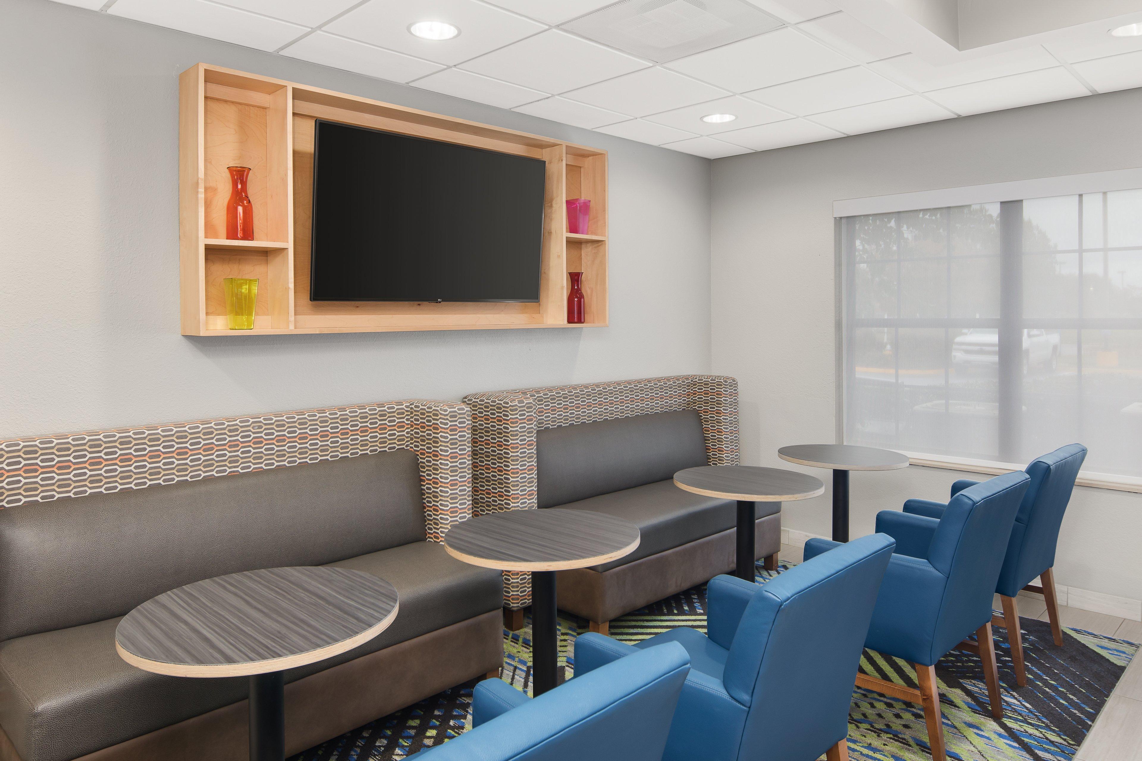 Holiday Inn Express Hotel & Suites Byron By Ihg Ngoại thất bức ảnh