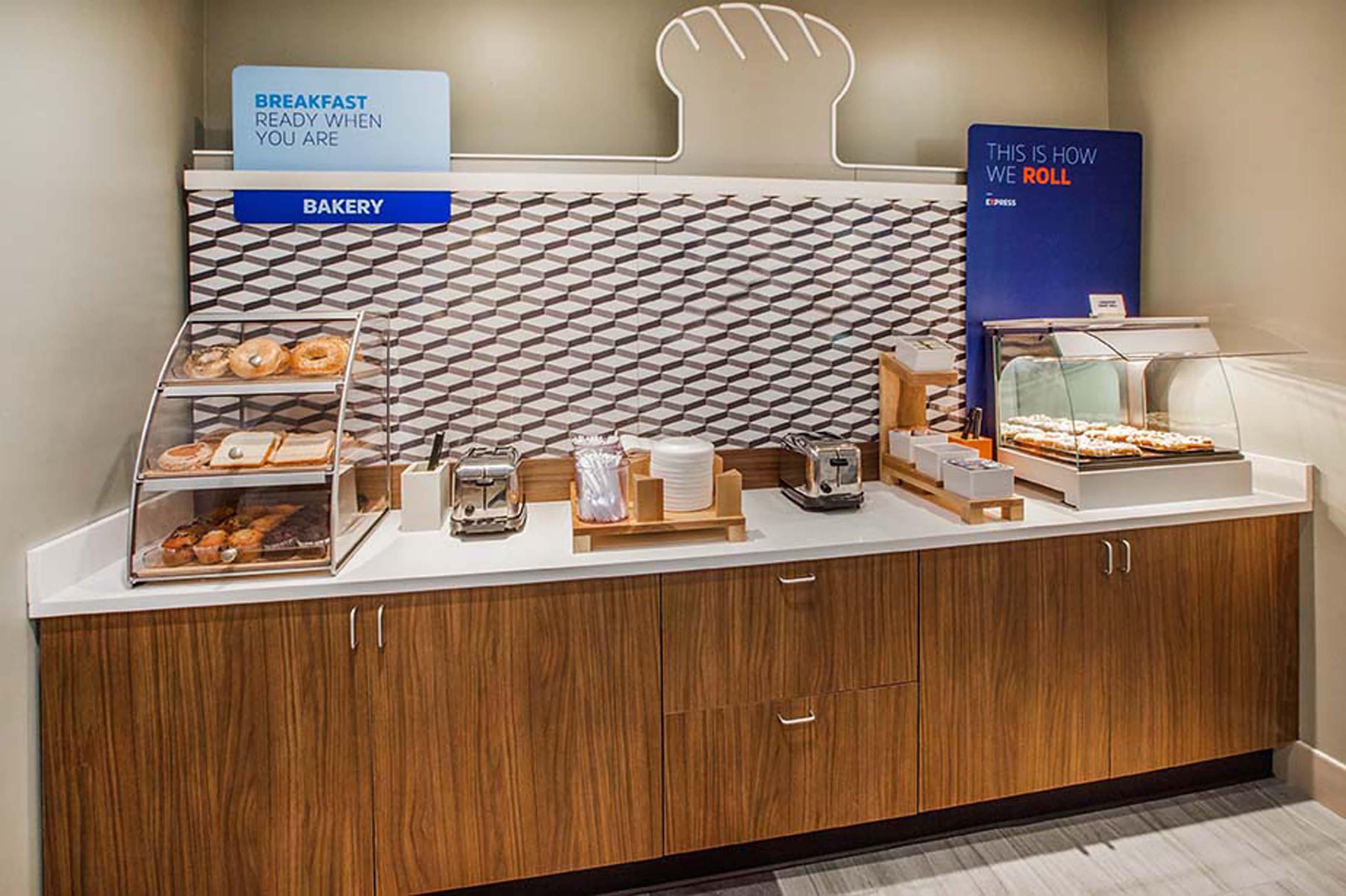 Holiday Inn Express Hotel & Suites Byron By Ihg Ngoại thất bức ảnh