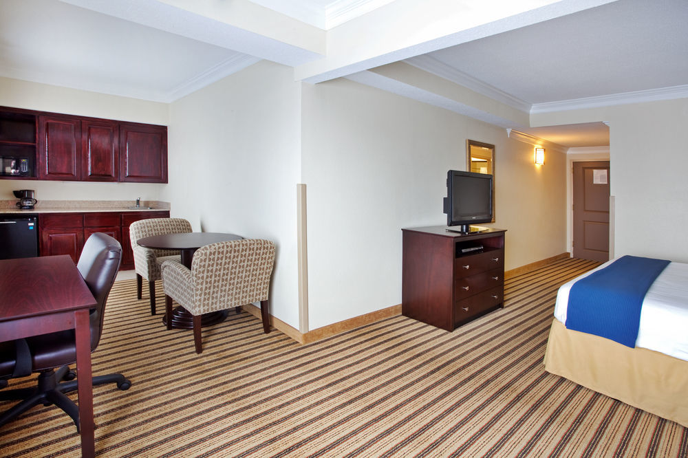 Holiday Inn Express Hotel & Suites Byron By Ihg Ngoại thất bức ảnh