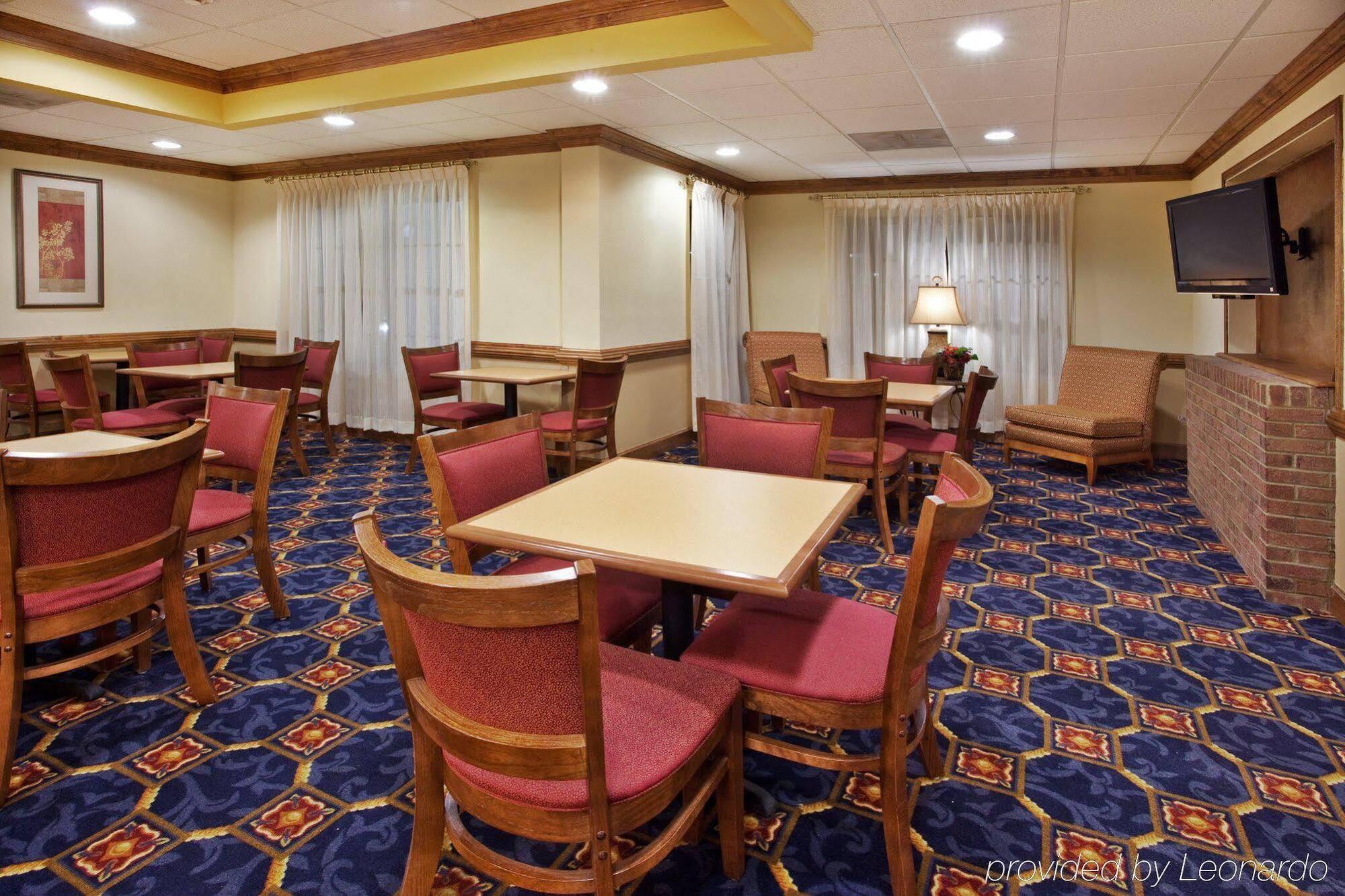 Holiday Inn Express Hotel & Suites Byron By Ihg Ngoại thất bức ảnh